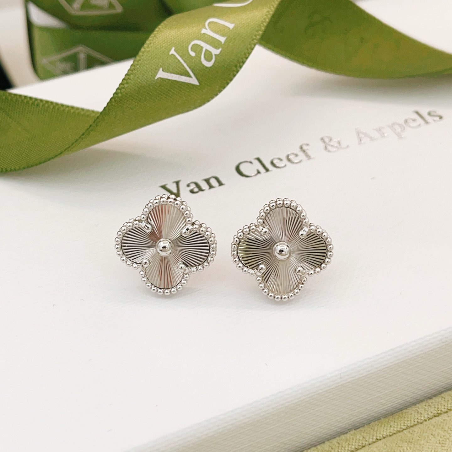 반클리프 아펠(Van Cleef & Arpels) 귀걸이 악세사리