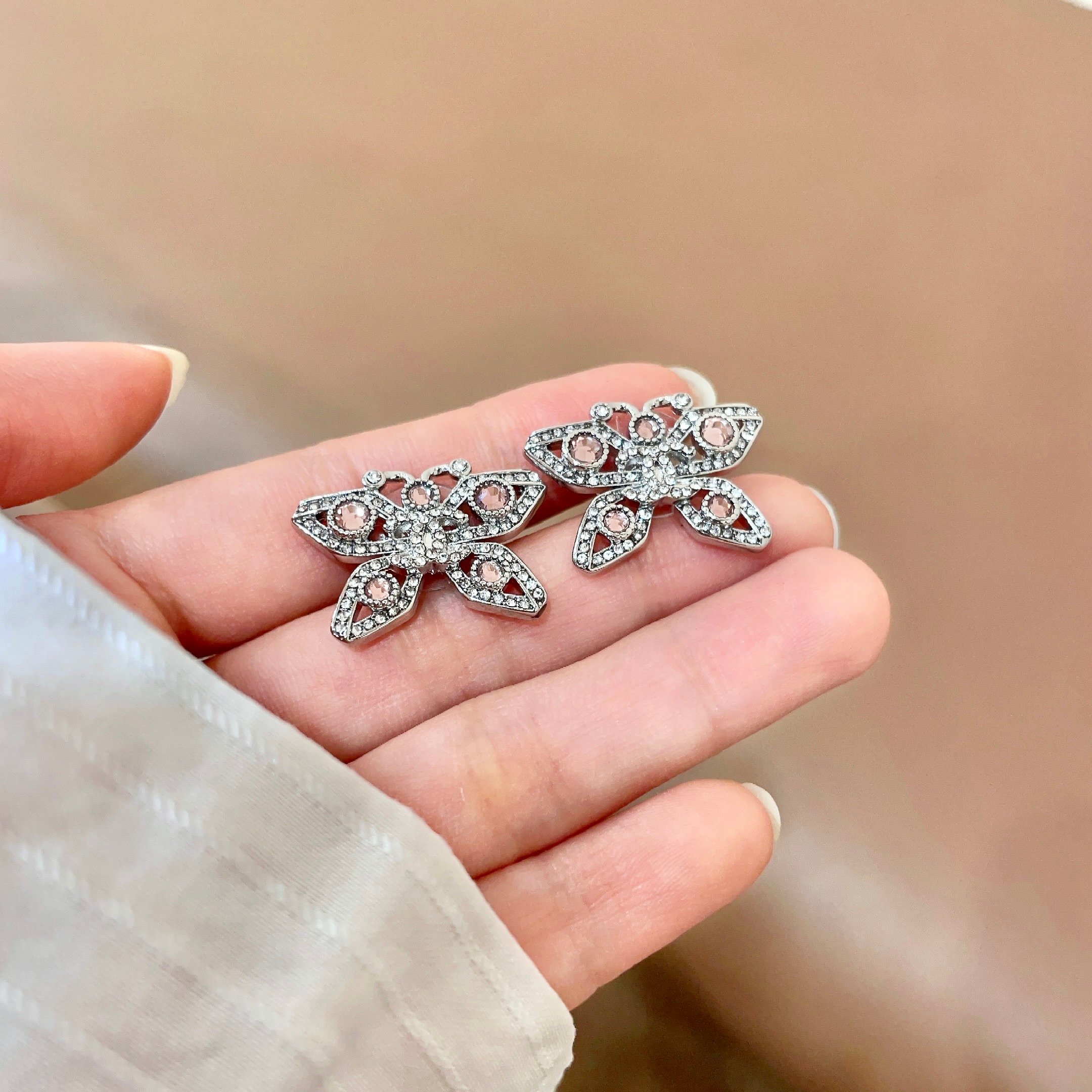 샤넬(CHANEL) 나비 귀걸이 악세사리