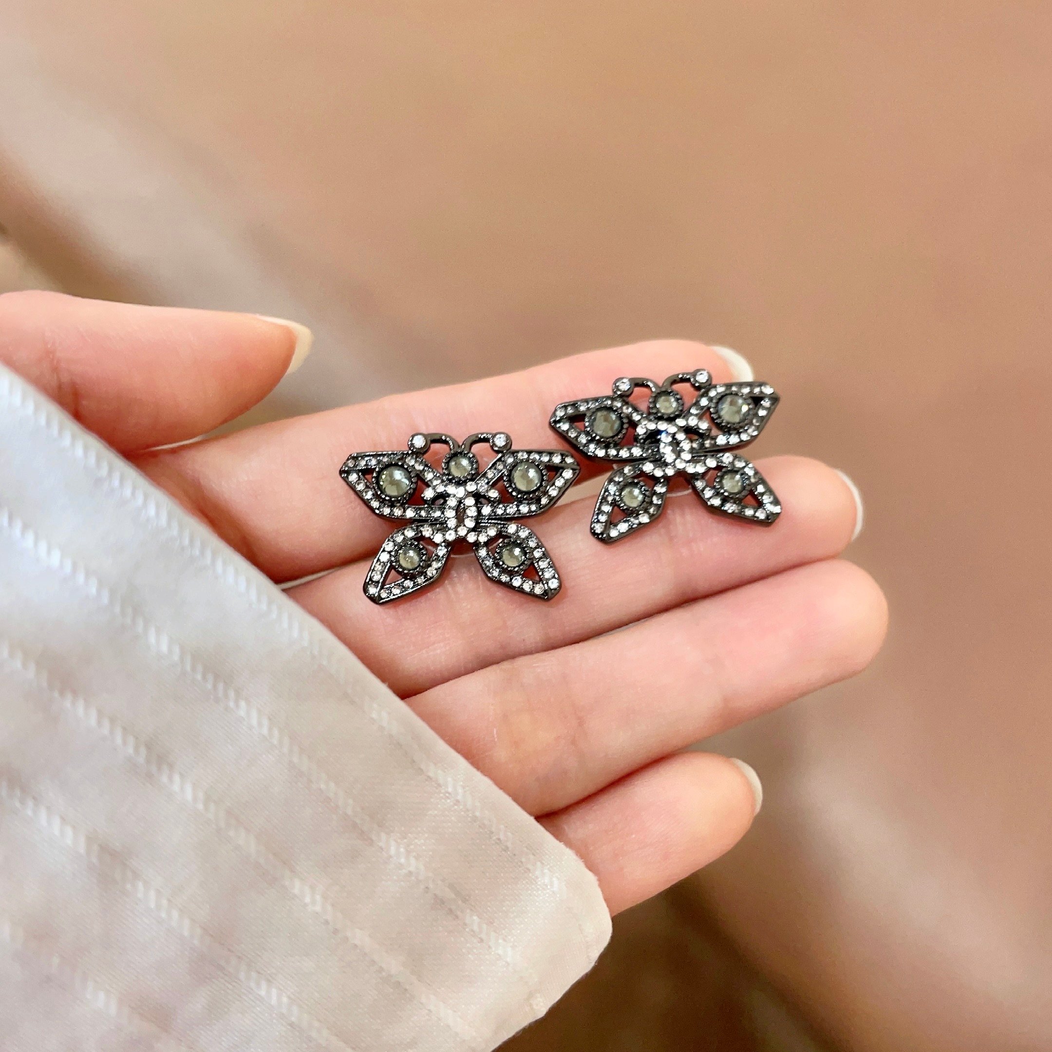 샤넬(CHANEL) 나비 귀걸이 악세사리