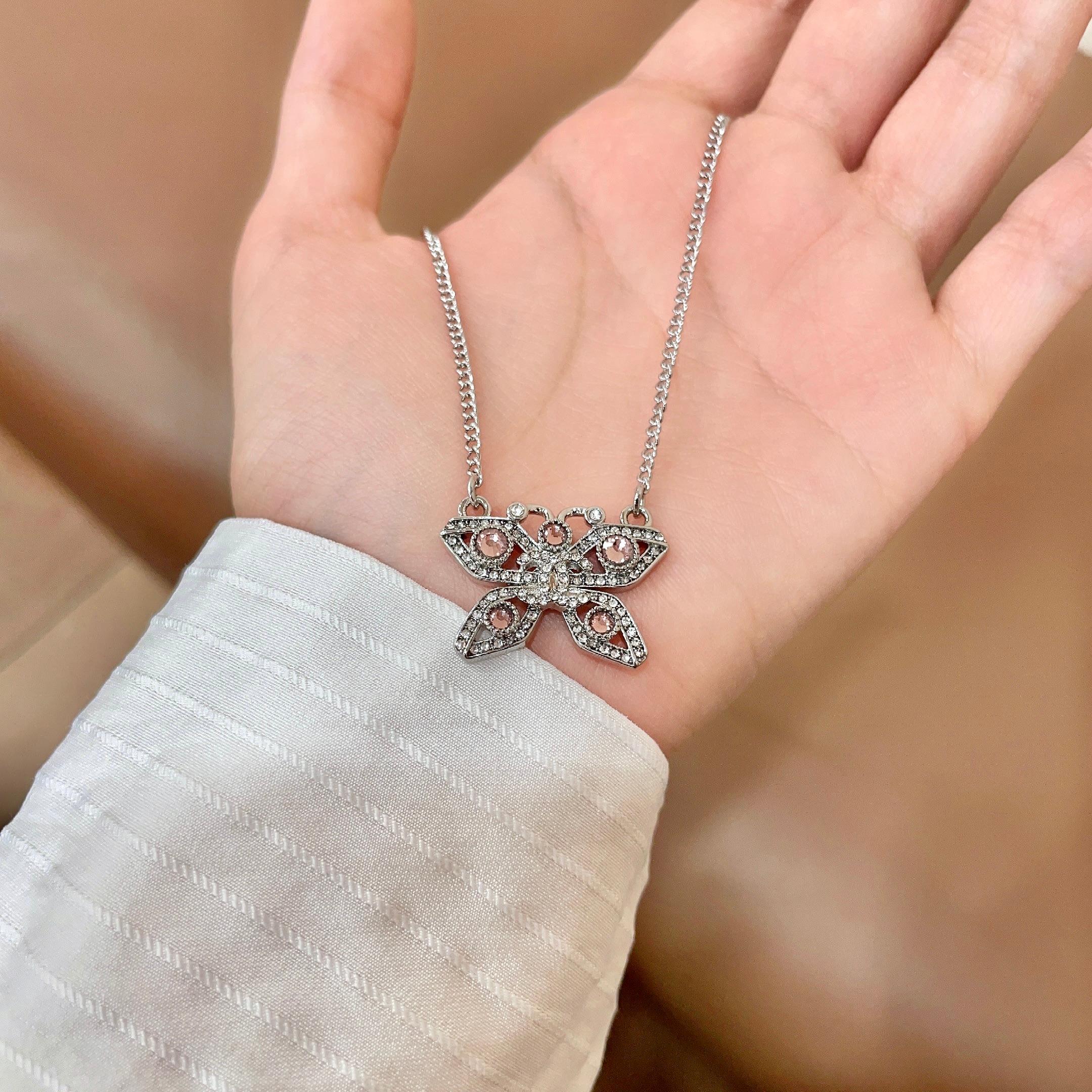 샤넬(CHANEL) 나비 목걸이 악세사리