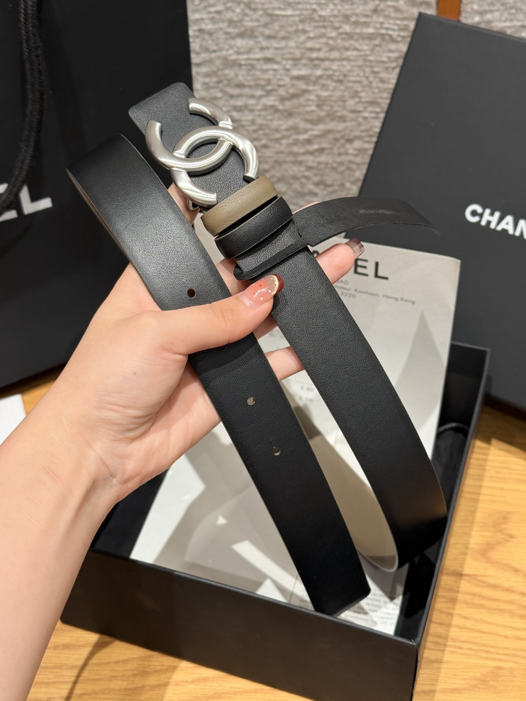 샤넬(CHANEL) 양면 카프스킨 브러쉬드 벨트