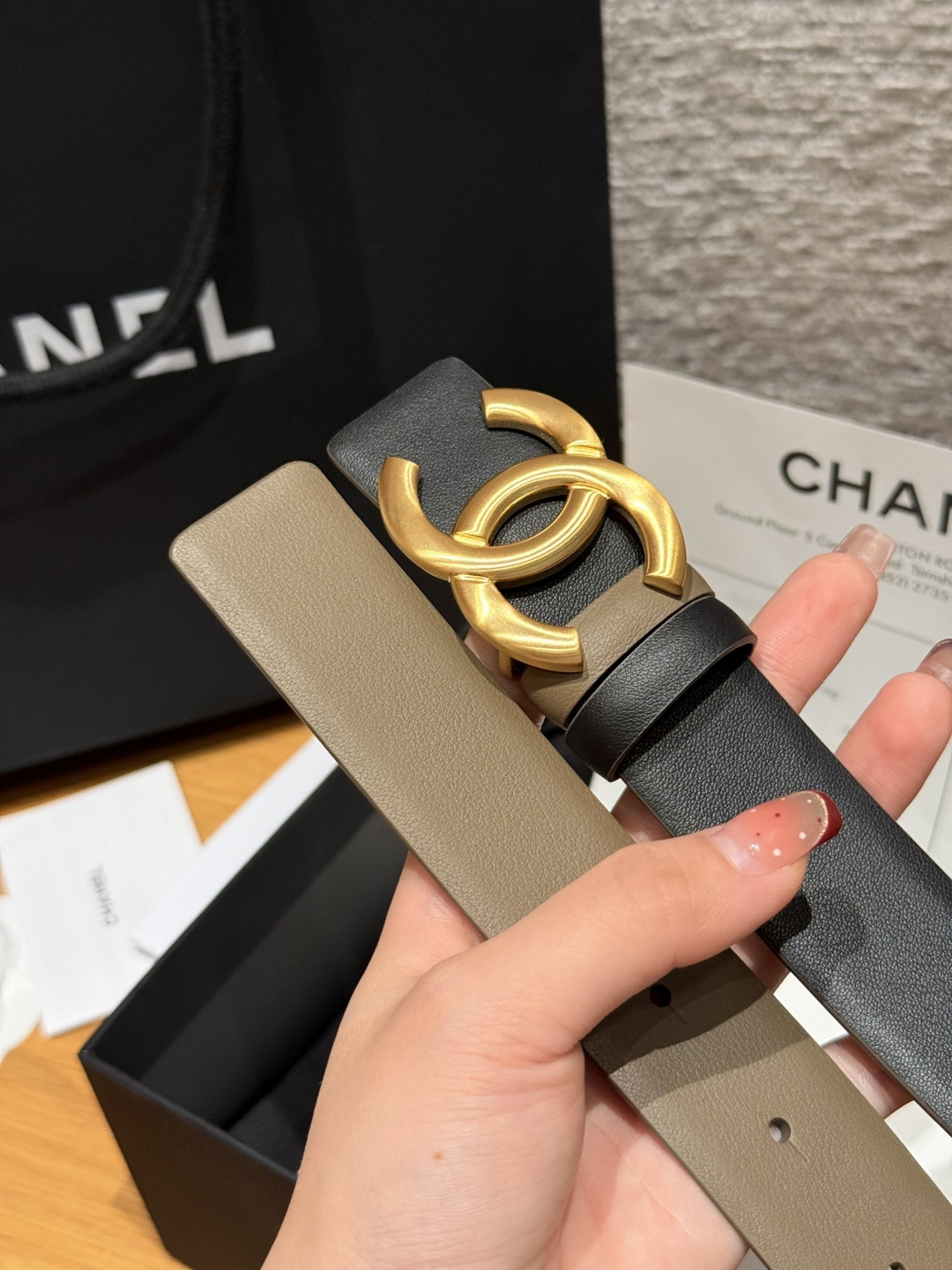 샤넬(CHANEL) 양면 카프스킨 브러쉬드 벨트