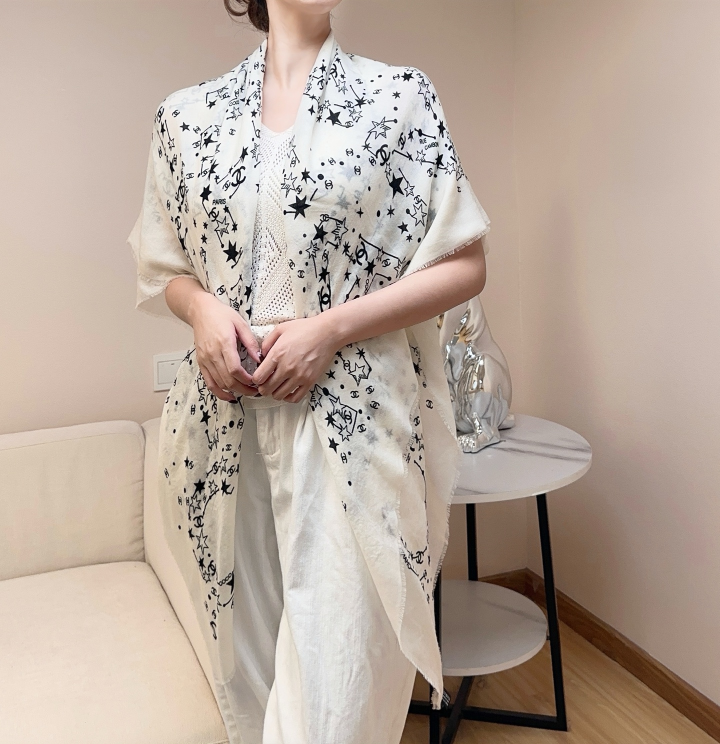 샤넬(CHANEL) 스타 모노그램 숄 목도리 스카프