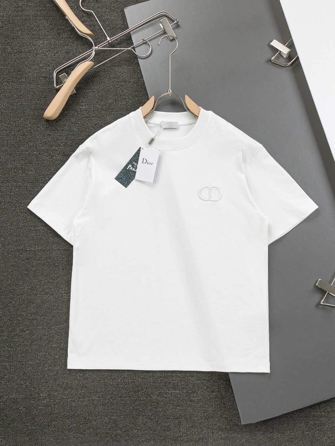 디올(Dior) 로고 자수 루즈핏 티셔츠 의류