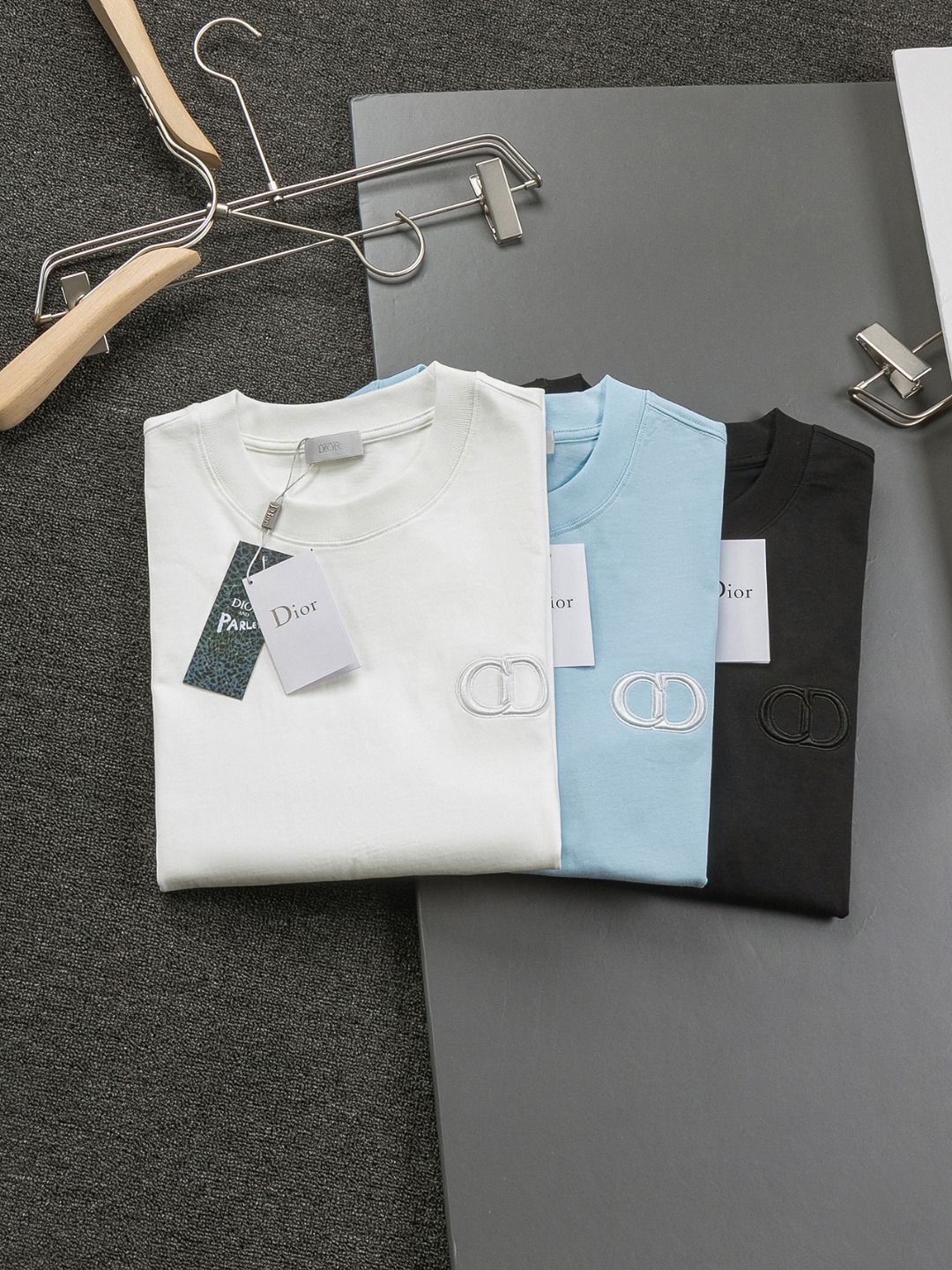 디올(Dior) 로고 자수 루즈핏 티셔츠 의류