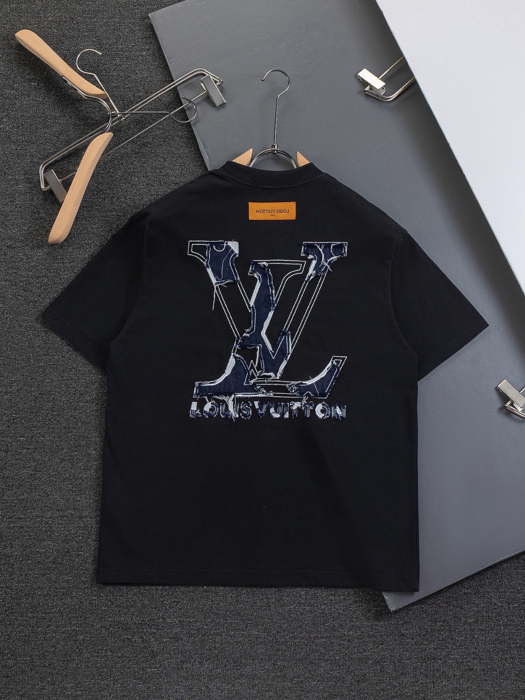 루이비통(LV) 데님 패치 로고 자수 루즈핏 티셔츠 의류