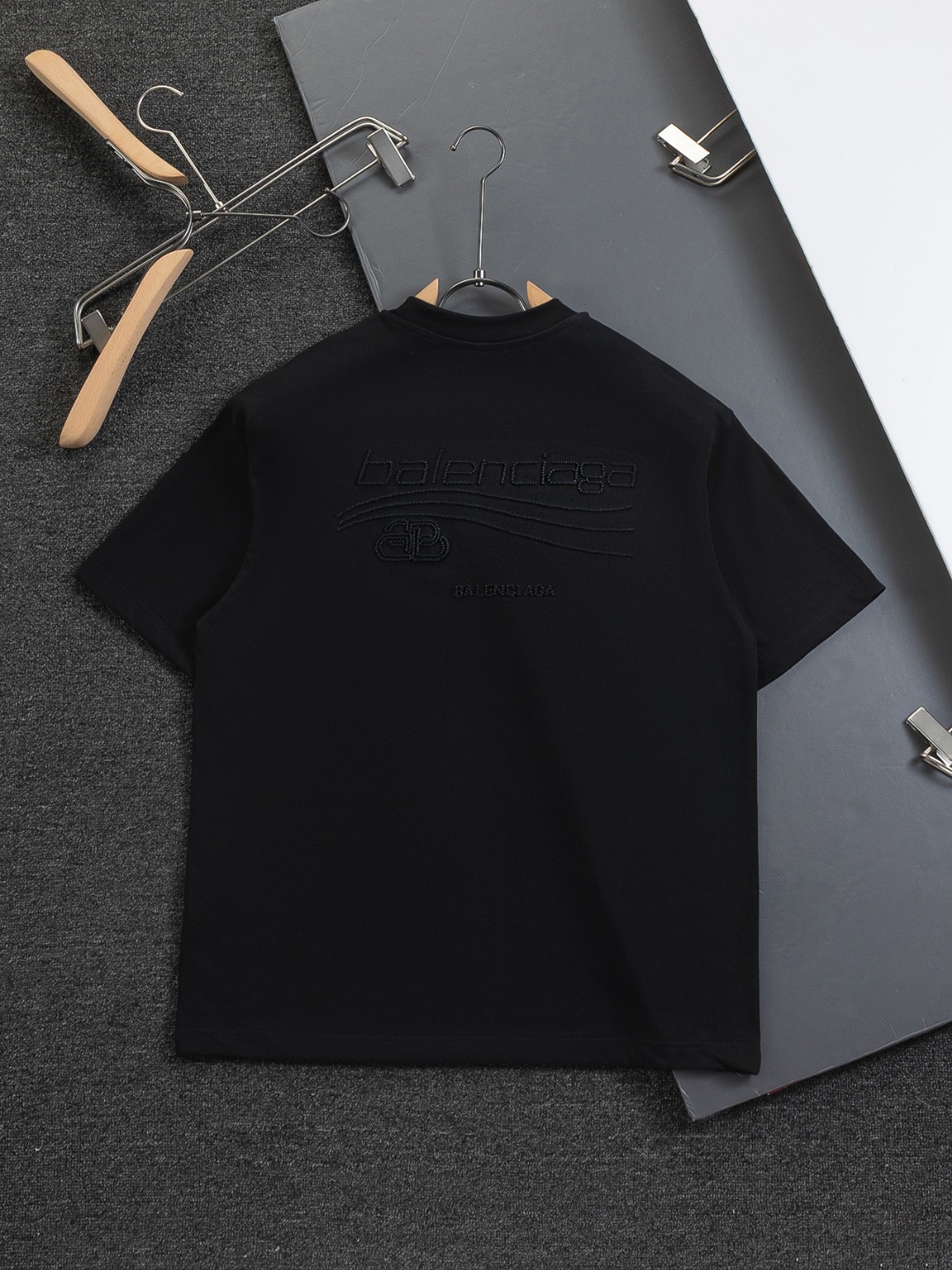 발렌시아가(Balenciaga) 더블 B 로고 자수 티셔츠 의류