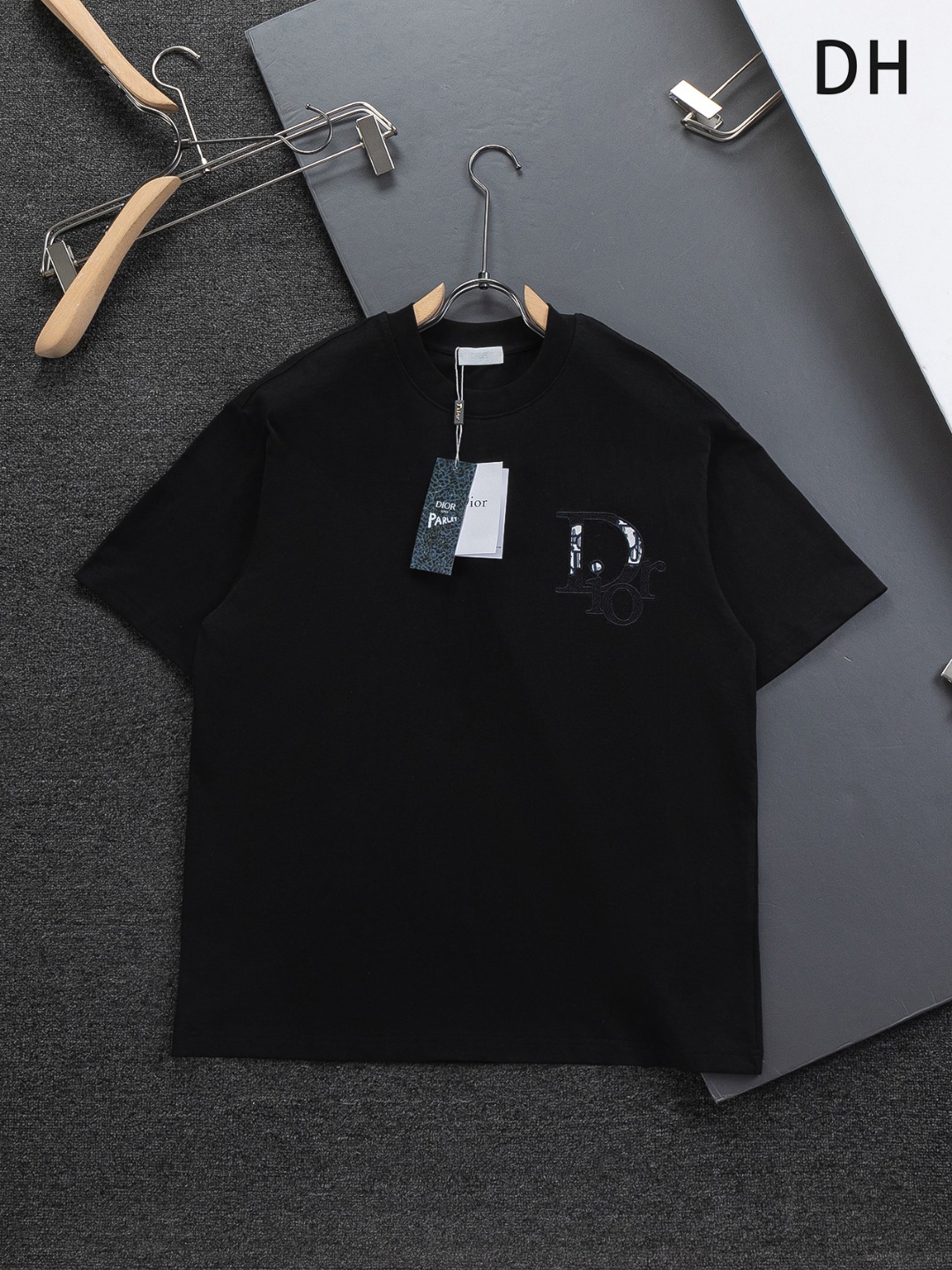 디올(Dior)로고 자수 비치웨어 캡슐 티셔츠 의류