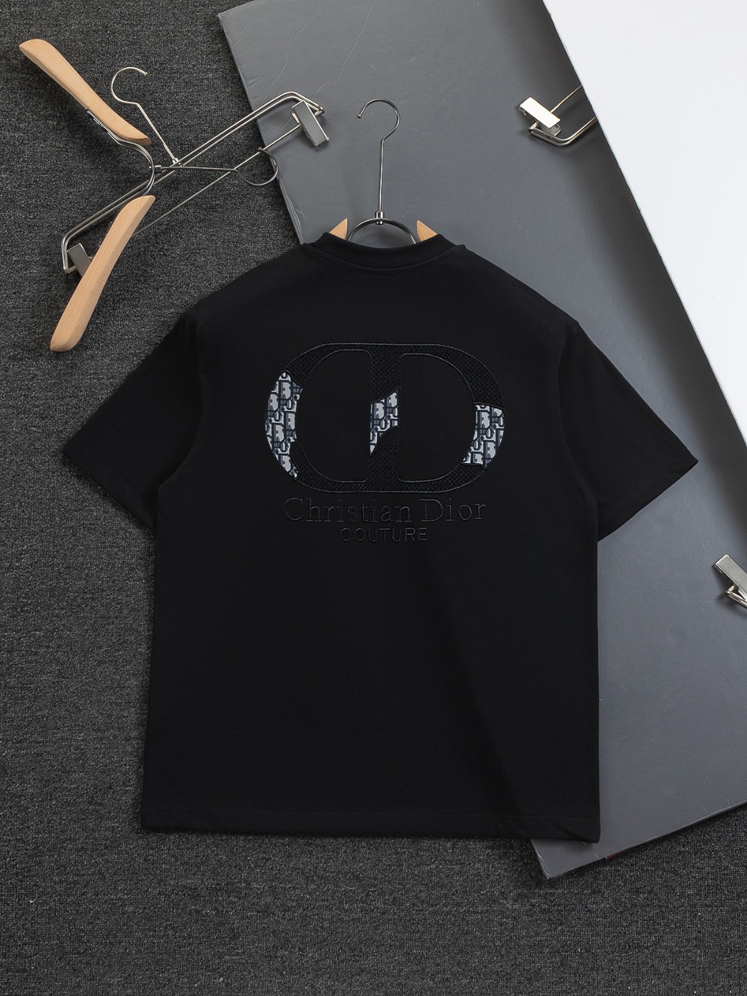 디올(Dior)로고 자수 비치웨어 캡슐 티셔츠 의류