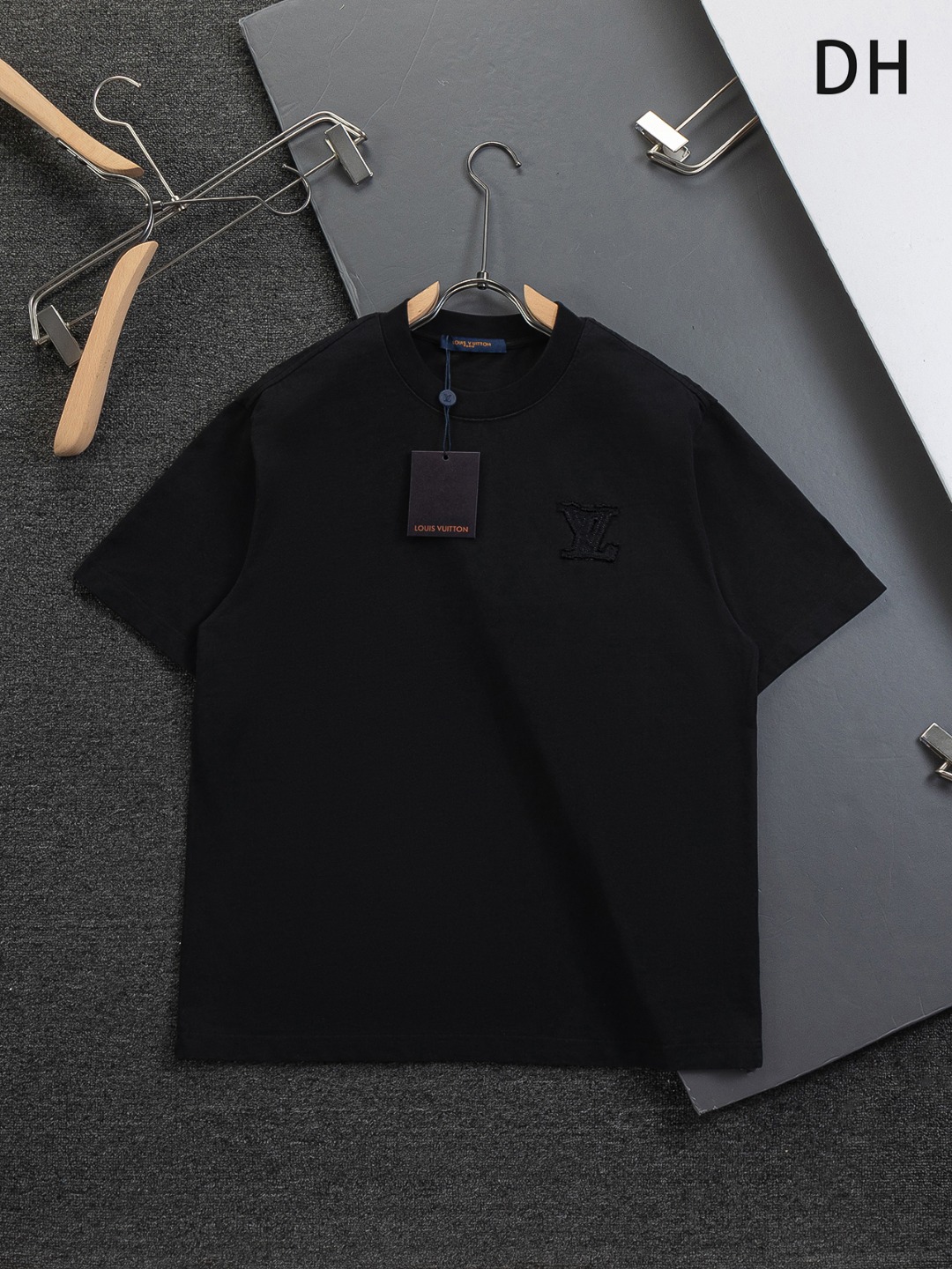 루이비통(LV) 패치 자수 & 클로버 로고 루즈핏 티셔츠 의류