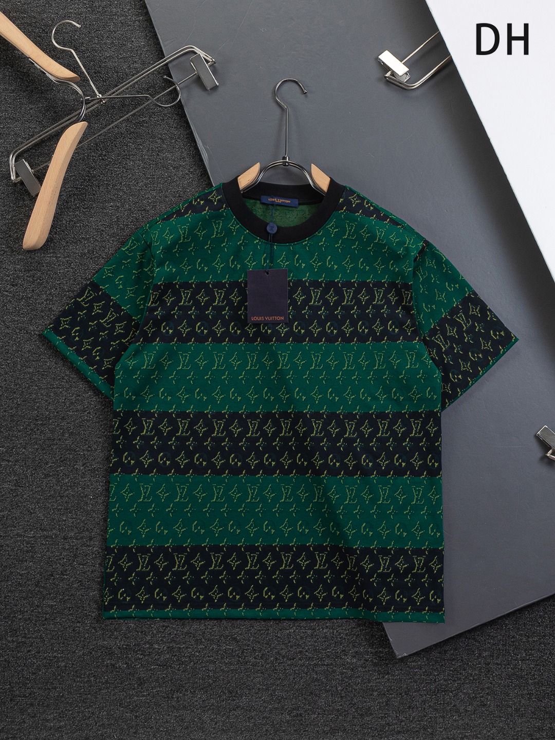 루이비통(LV) 컬러 블록 스트라이프 자수 티셔츠 의류