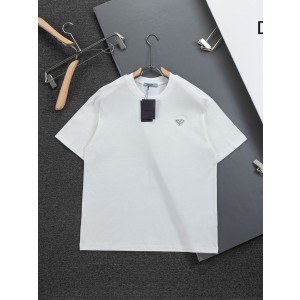 프라다(PRADA) 26SS 삼각 로고 가죽 패치 티셔츠 의류