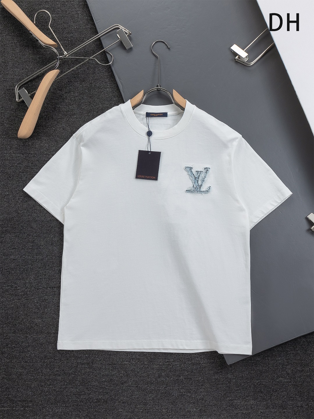 루이비통(LV) 워싱 데님 패치 & 레이저 번아웃 티셔츠 의류