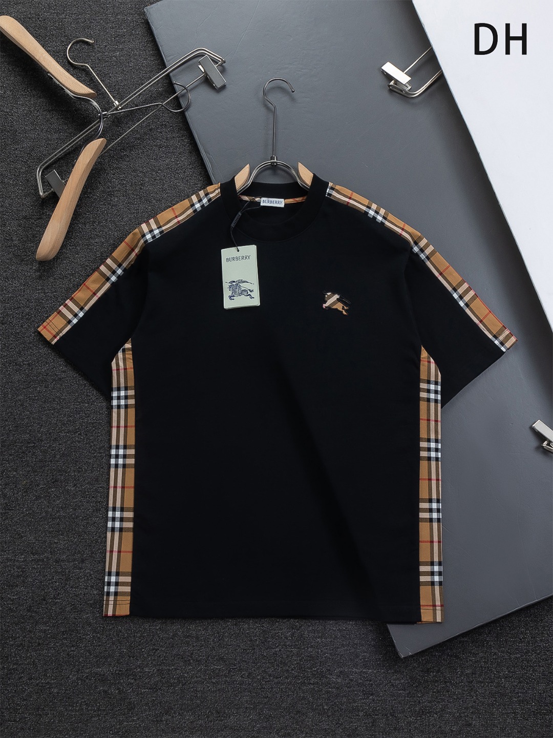 버버리(BURBERRY) 로고 티셔츠 의류