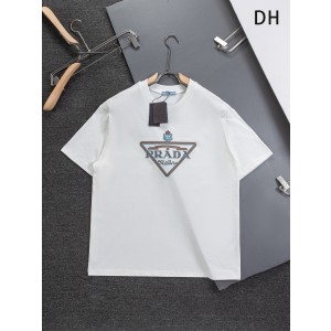 프라다(PRADA) 삼각 로고 반팔 티셔츠 의류