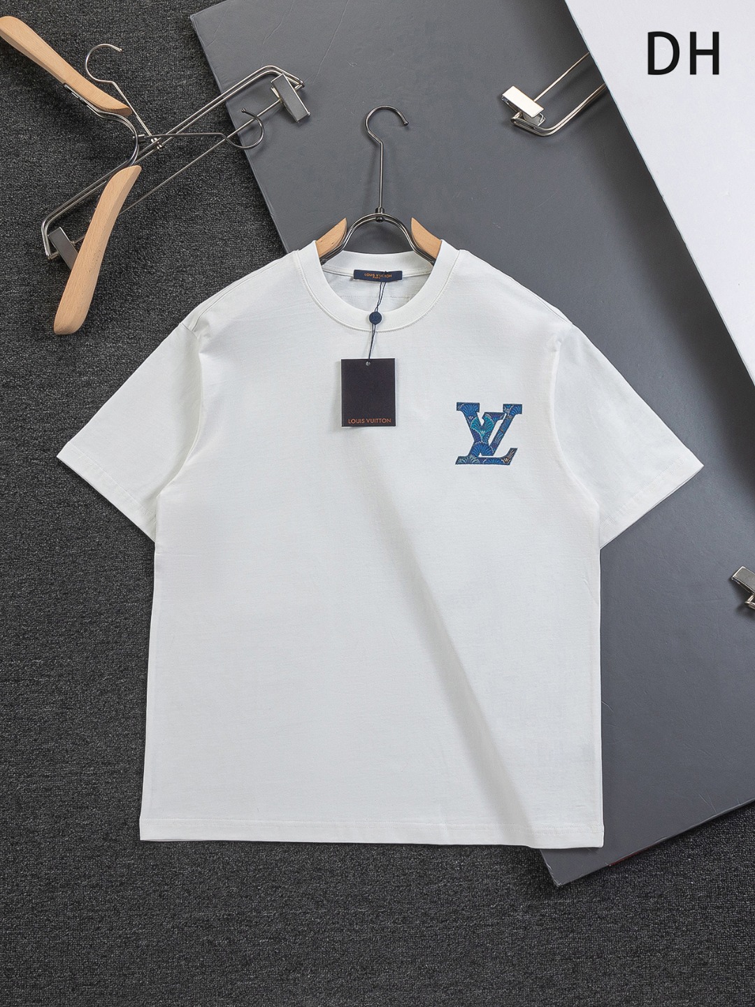 루이비통(LV) 클라우드 자수 로고 반팔 티셔츠 의류