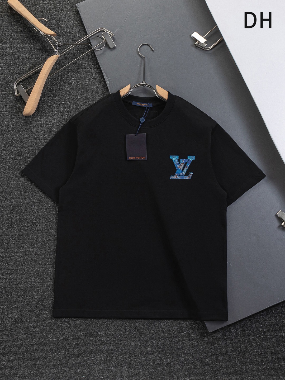 루이비통(LV) 클라우드 자수 로고 반팔 티셔츠 의류