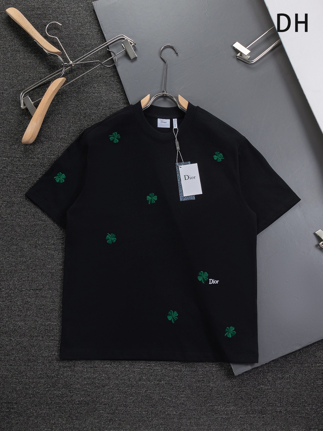 디올(DIOR) 네잎클로버 반팔 티셔츠 의류