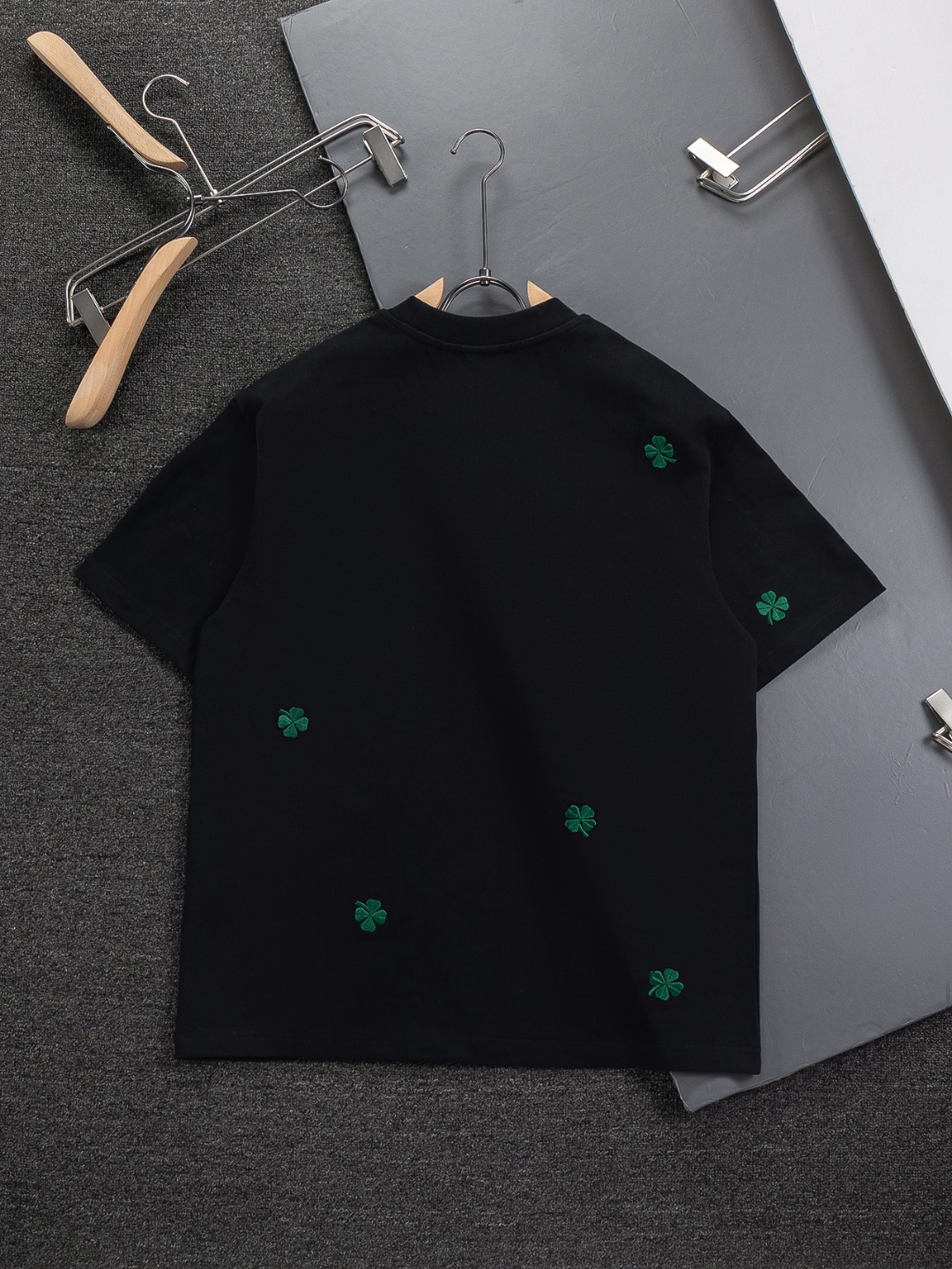 디올(DIOR) 네잎클로버 반팔 티셔츠 의류