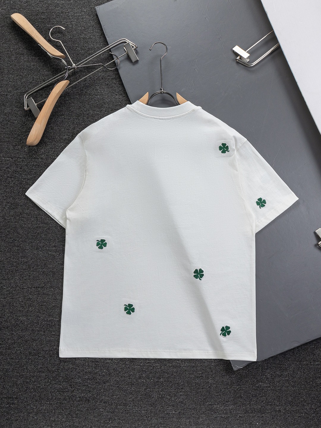 디올(DIOR) 네잎클로버 반팔 티셔츠 의류