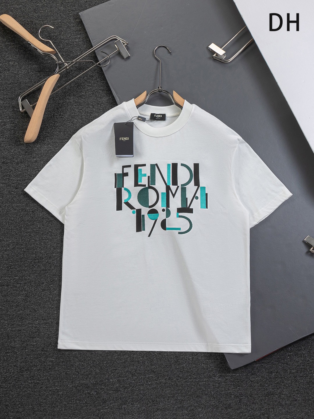 펜디(FENDI) 1985 레터링 반팔 티셔츠 의류