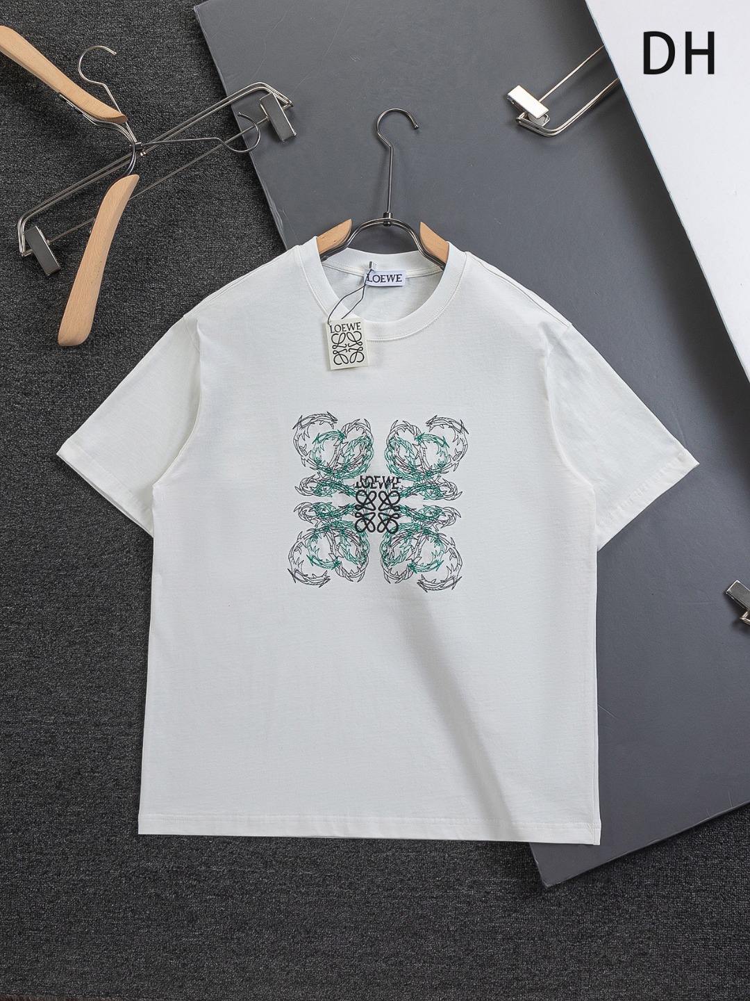 로에베(LOEWE) 그라데이션 자수 반팔 티셔츠 의류