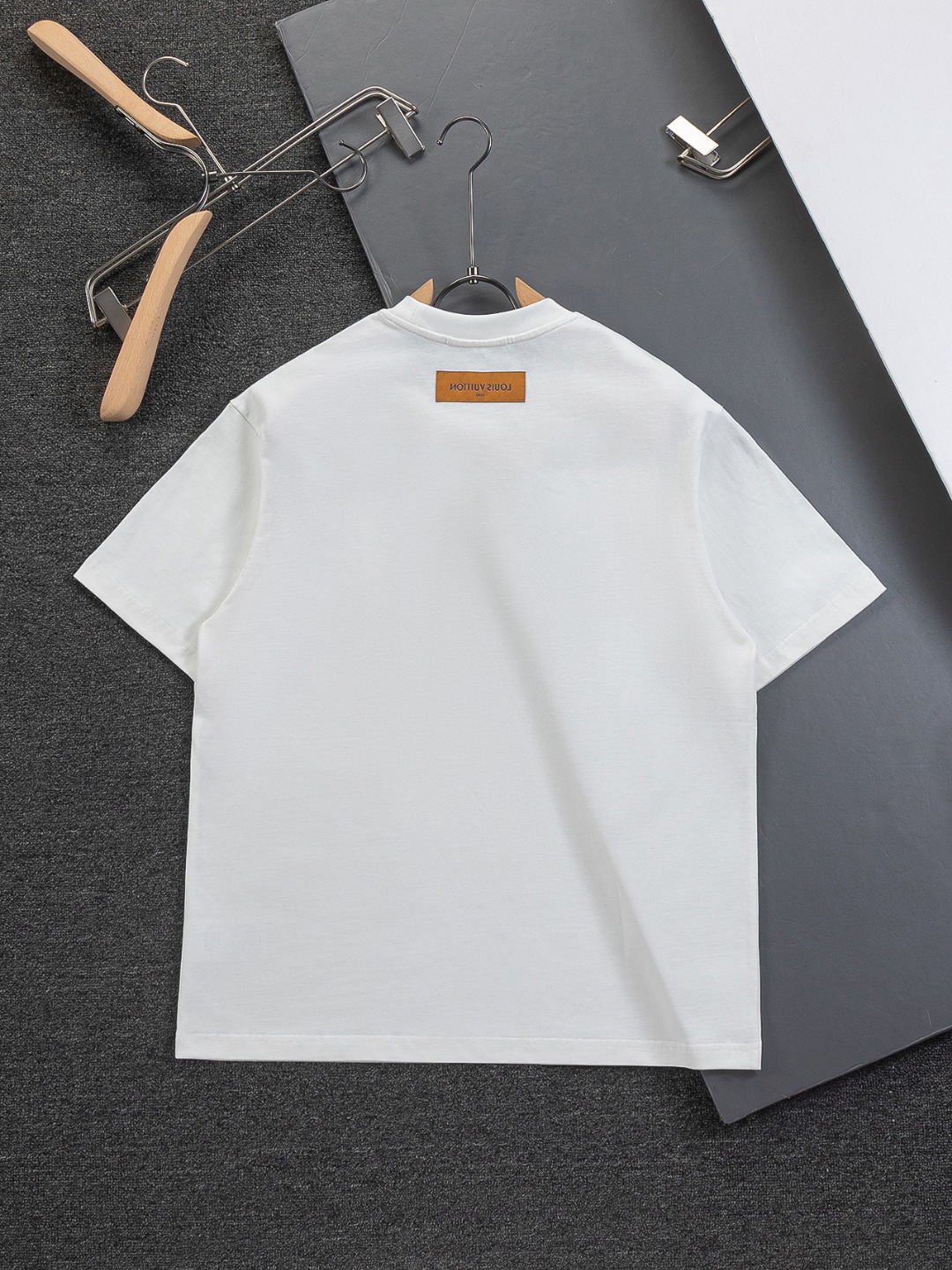 루이비통(LV) 폭스 레터링 자수 반팔 티셔츠 의류