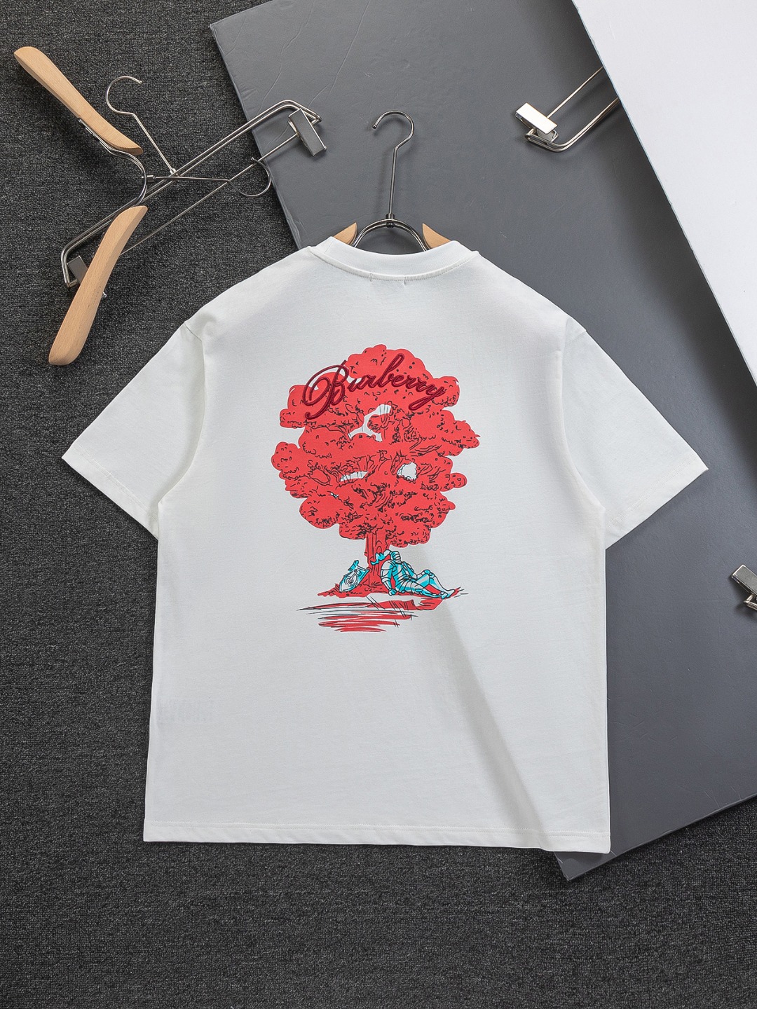 버버리(BURBERRY) 쉴드 로고 반팔 티셔츠 의류