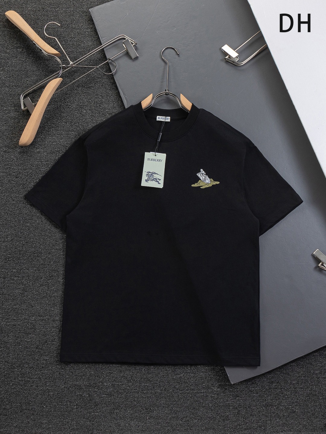 버버리(BURBERRY) 쉴드 로고 반팔 티셔츠 의류