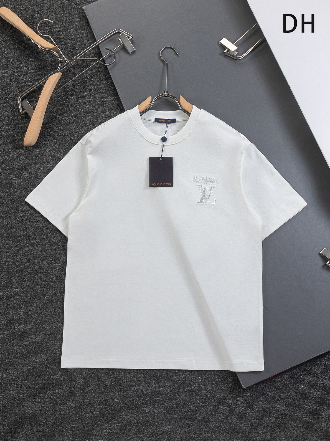 루이비통(LV) 레터링 자수 반팔 티셔츠 의류