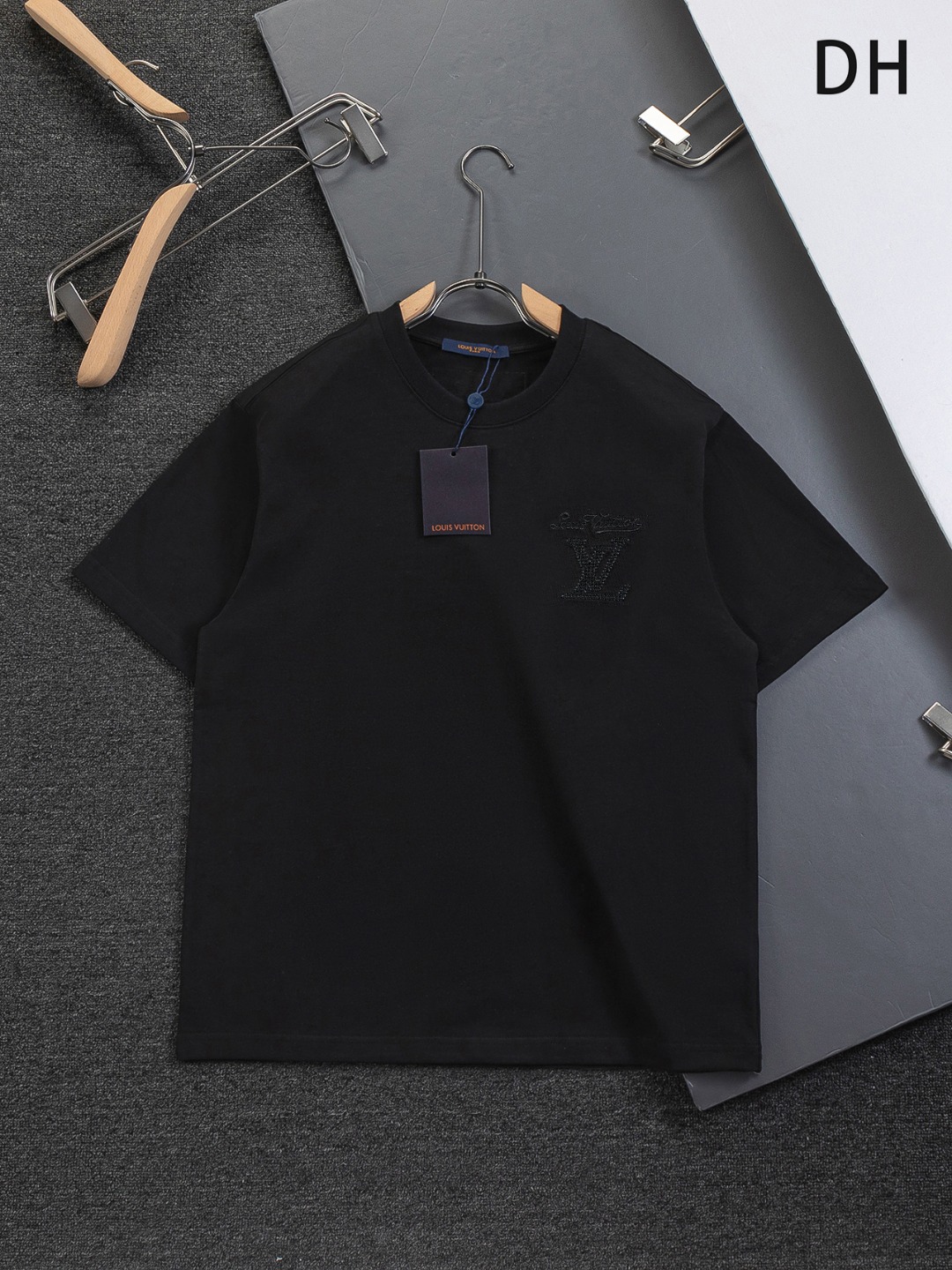 루이비통(LV) 레터링 자수 반팔 티셔츠 의류