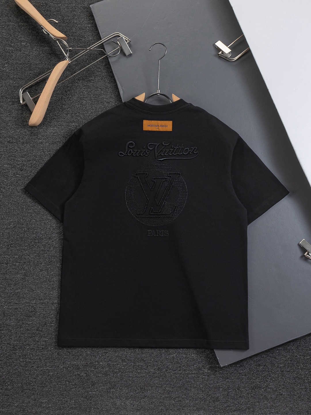 루이비통(LV) 레터링 자수 반팔 티셔츠 의류