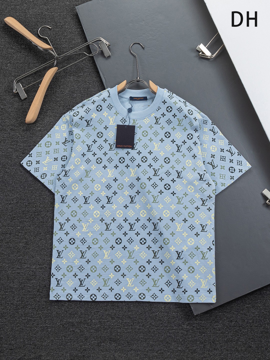 루이비통(LV) 레터링 자수 반팔 티셔츠 의류