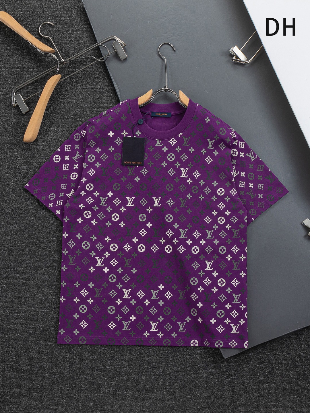 루이비통(LV) 레터링 자수 반팔 티셔츠 의류