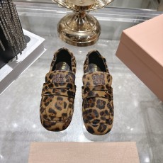 미우미우(miumiu) 슬립온 로퍼 단화 신발