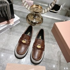 미우미우(miumiu) 코인 로퍼 단화 신발