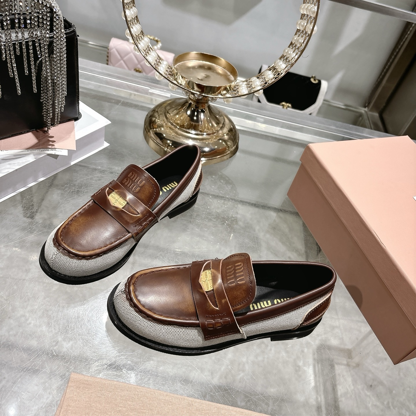 미우미우(miumiu) 코인 로퍼 단화 신발