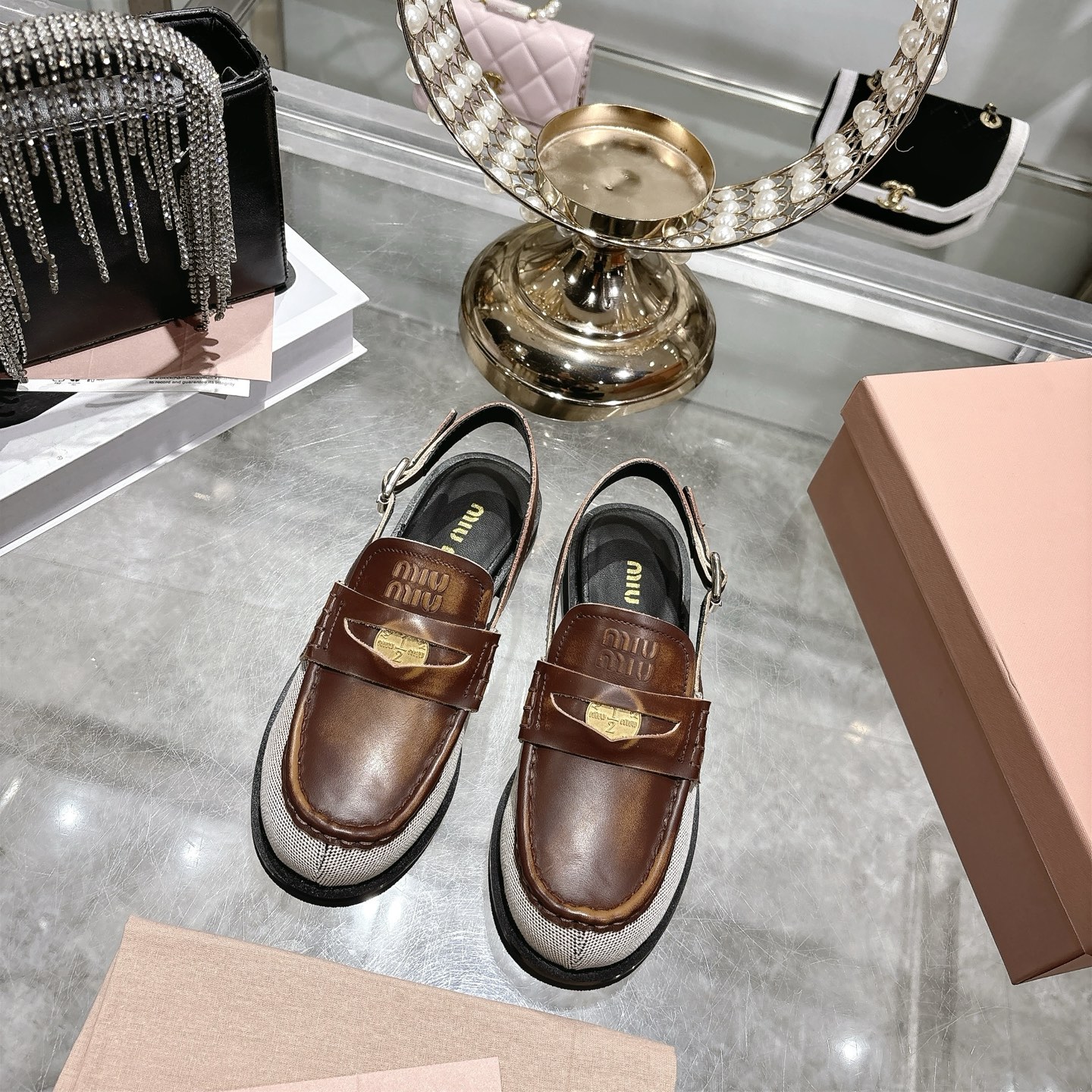 미우미우(miumiu) 코인 슬링백 샌들 로퍼 단화 신발