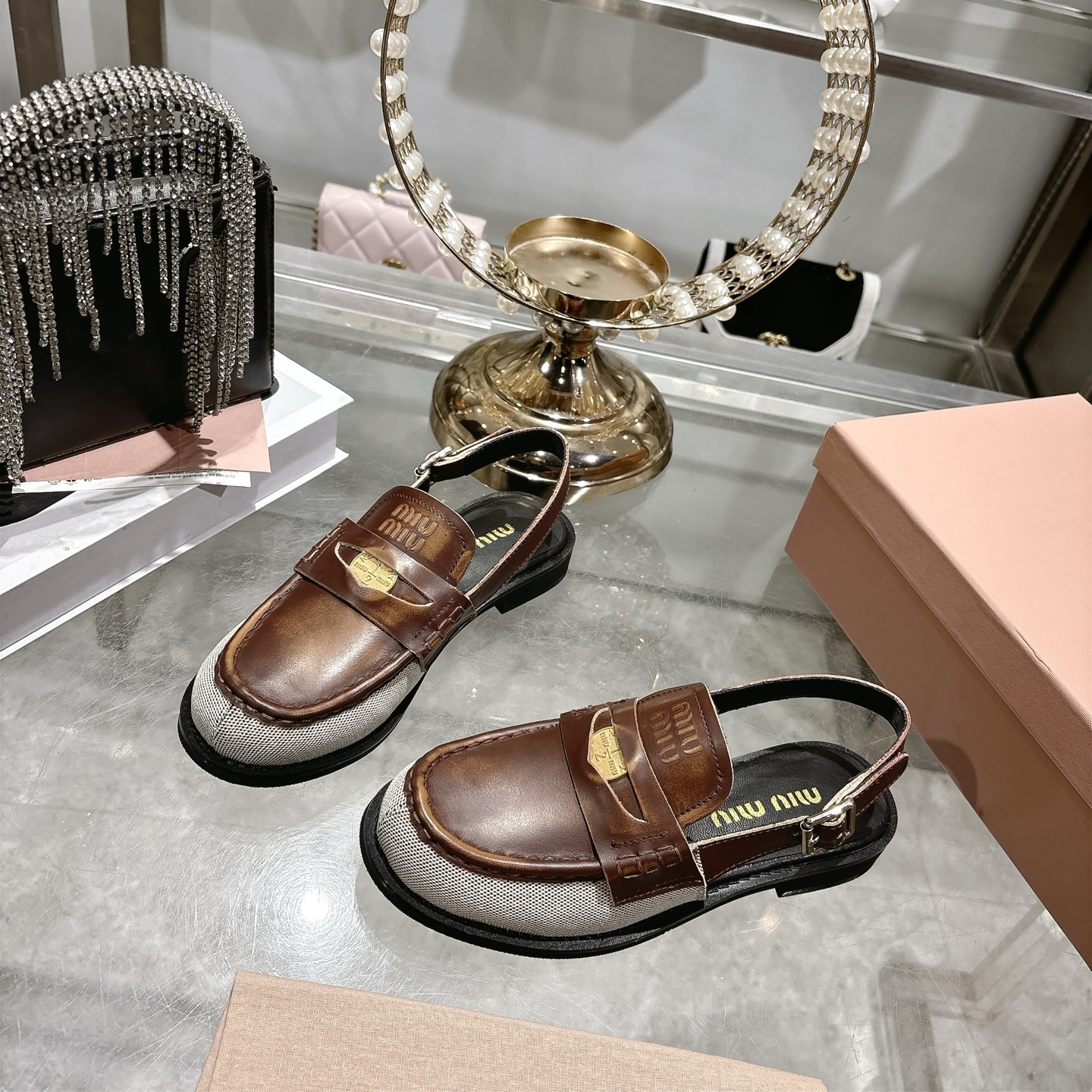 미우미우(miumiu) 코인 슬링백 샌들 로퍼 단화 신발