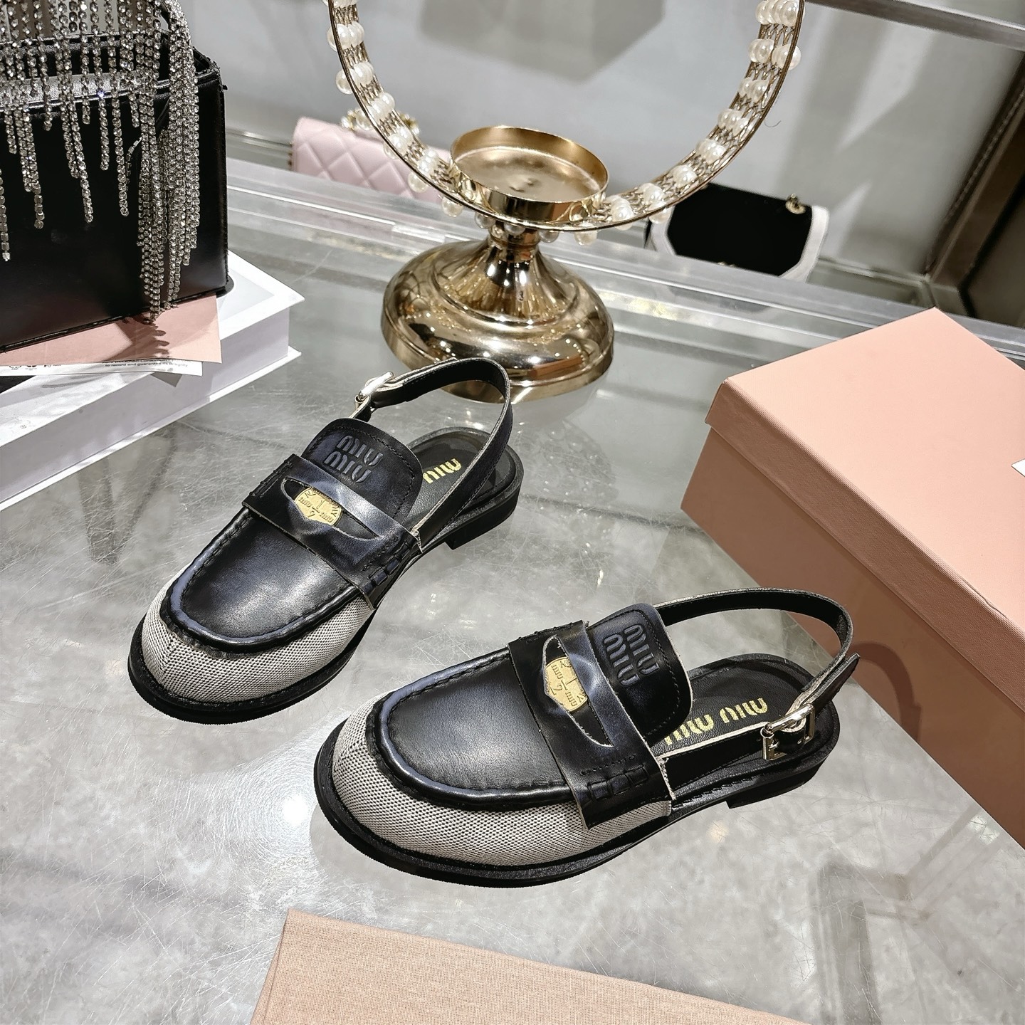 미우미우(miumiu) 코인 슬링백 샌들 로퍼 단화 신발