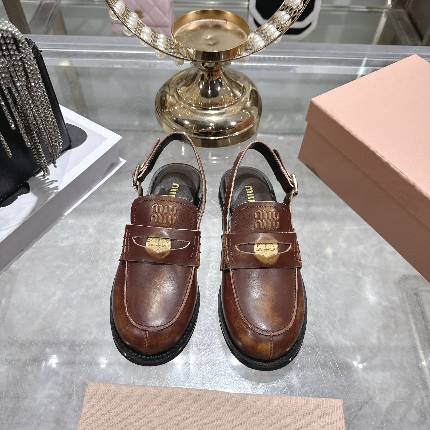 미우미우(miumiu) 코인 슬링백 샌들 로퍼 단화 신발