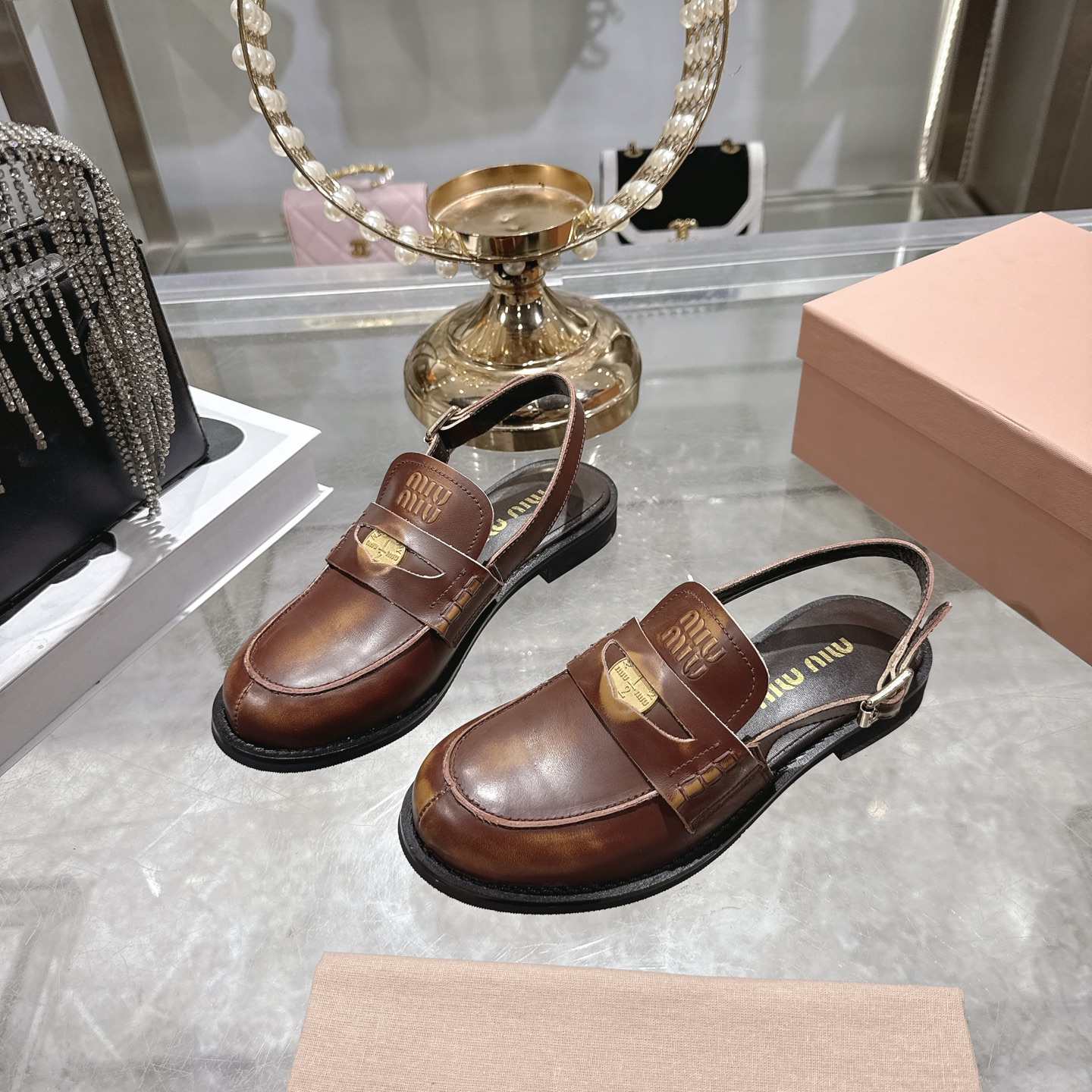 미우미우(miumiu) 코인 슬링백 샌들 로퍼 단화 신발