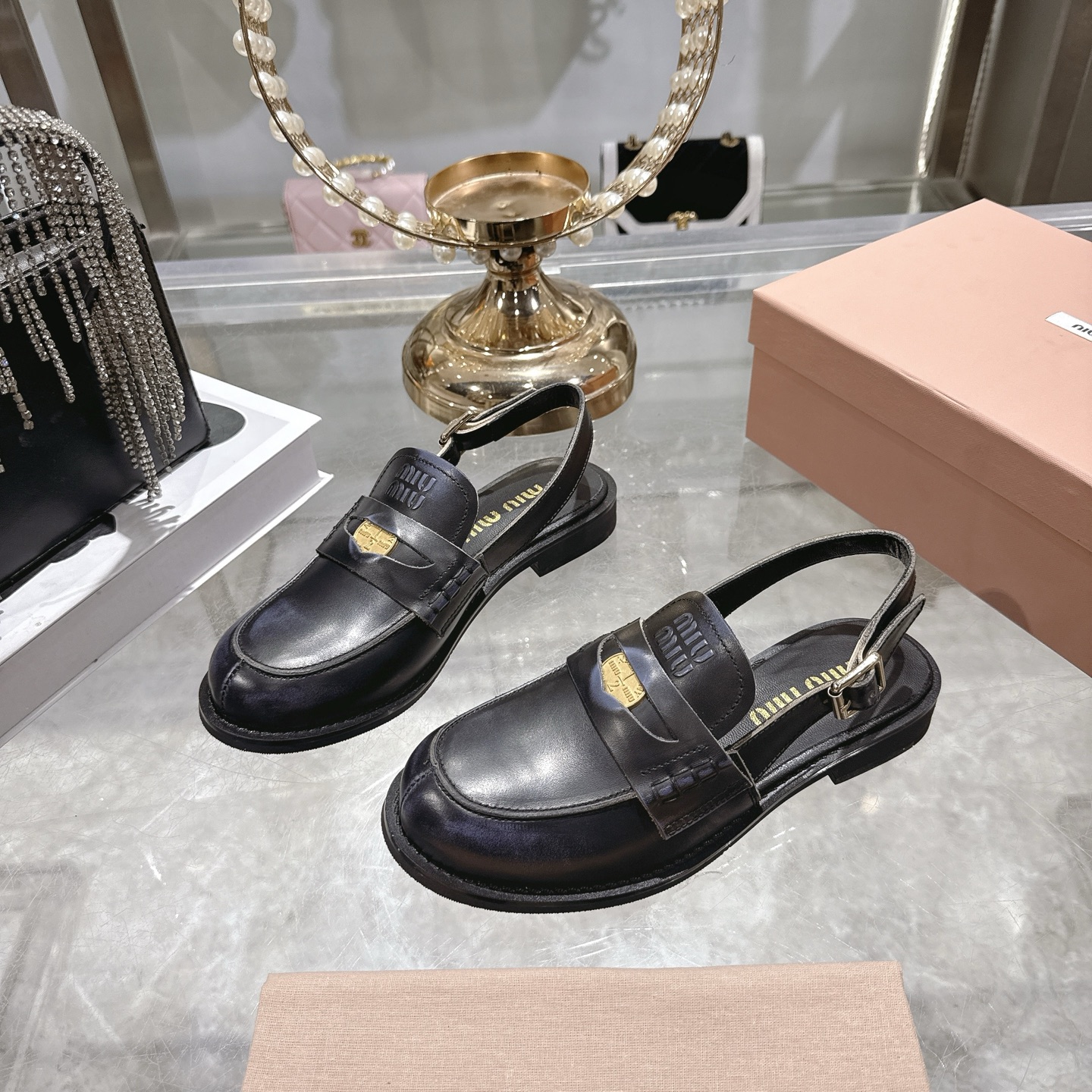 미우미우(miumiu) 코인 슬링백 샌들 로퍼 단화 신발