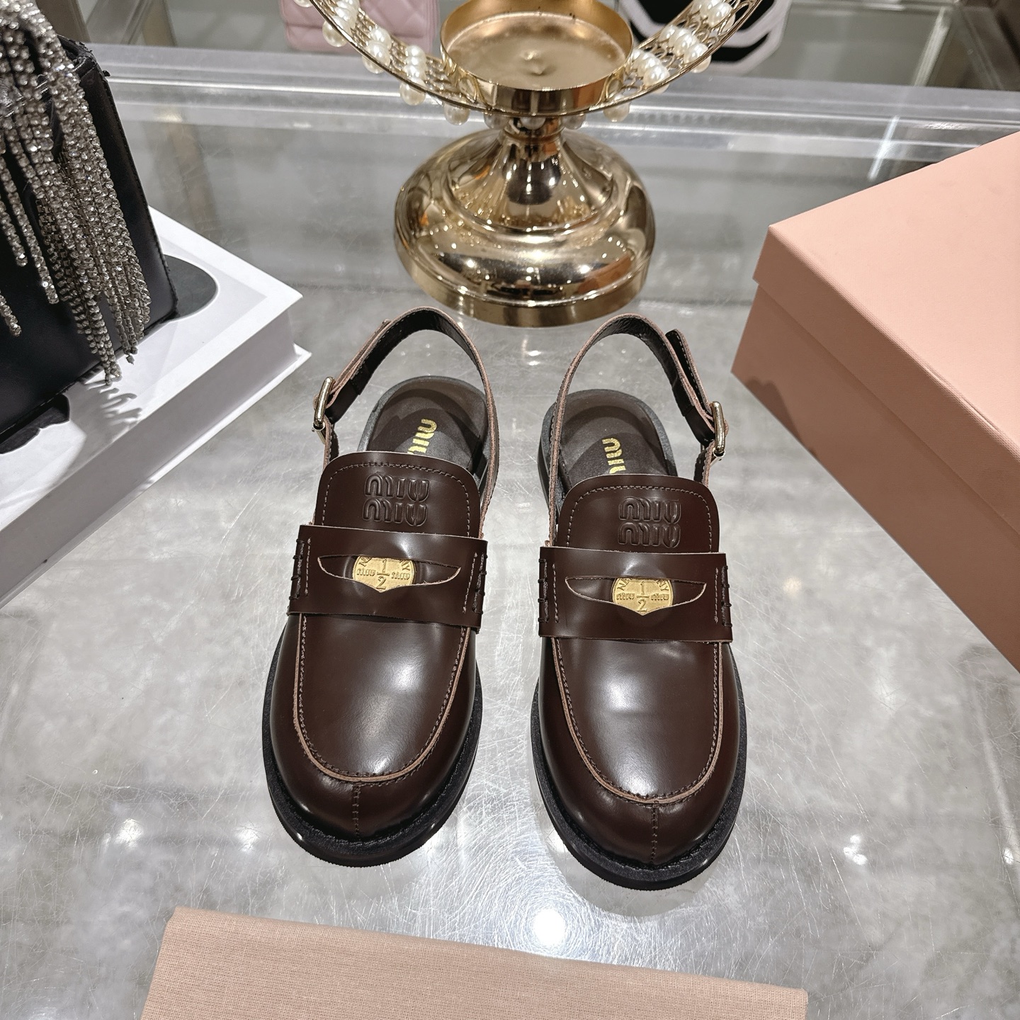 미우미우(miumiu) 코인 슬링백 샌들 로퍼 단화 신발