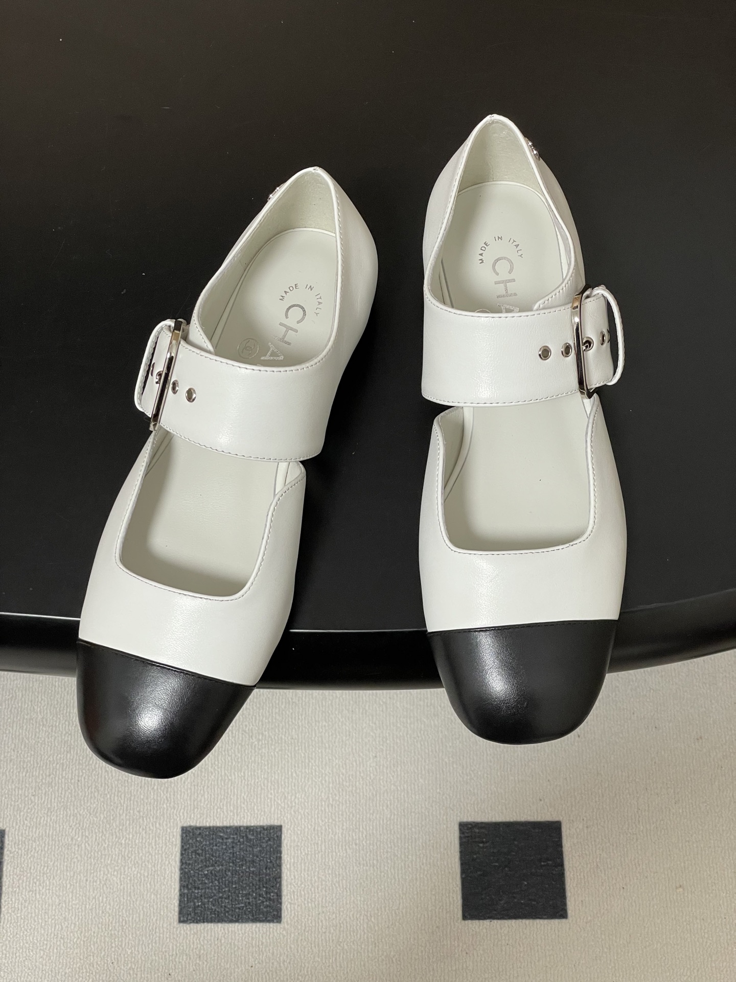 샤넬(Chanel) 26P 신상 투톤 스퀘어토 메리제인 플랫 슈즈 단화 신발