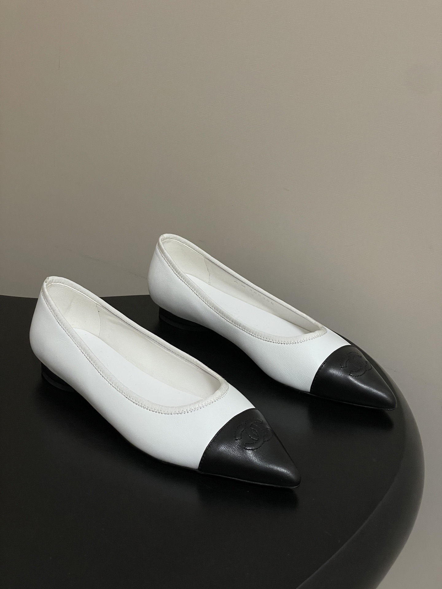 샤넬(Chanel) 26P 스틸레토 배색 발레리나 플랫 슈즈 구두 신발