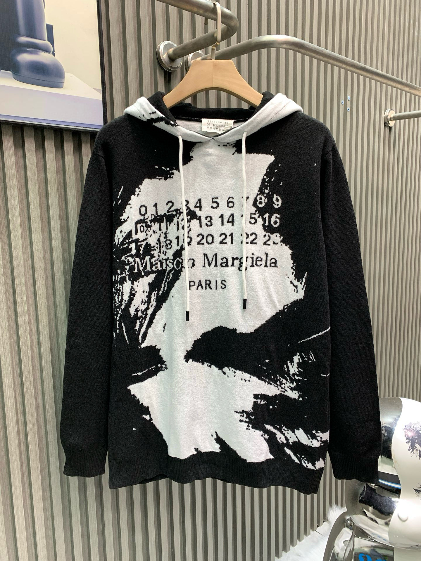 메종 마르지엘라(Maison Margiela) 넘버 로고 페인트 후드 의류