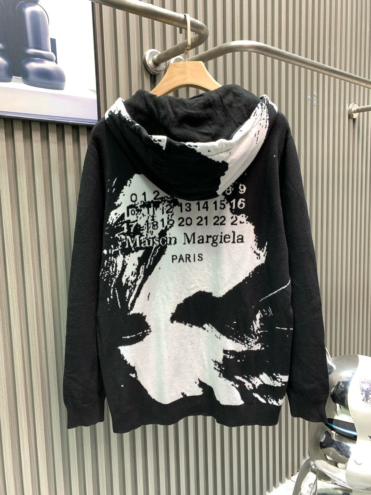 메종 마르지엘라(Maison Margiela) 넘버 로고 페인트 후드 의류