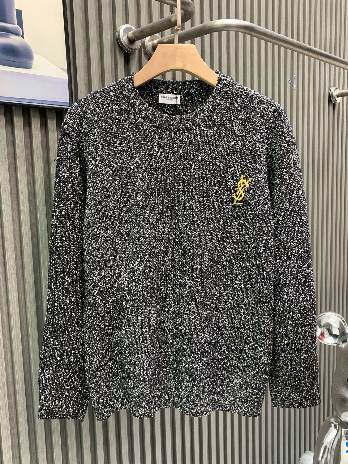 생로랑(YSL) 브로치 디테일 라운드 니트 의류