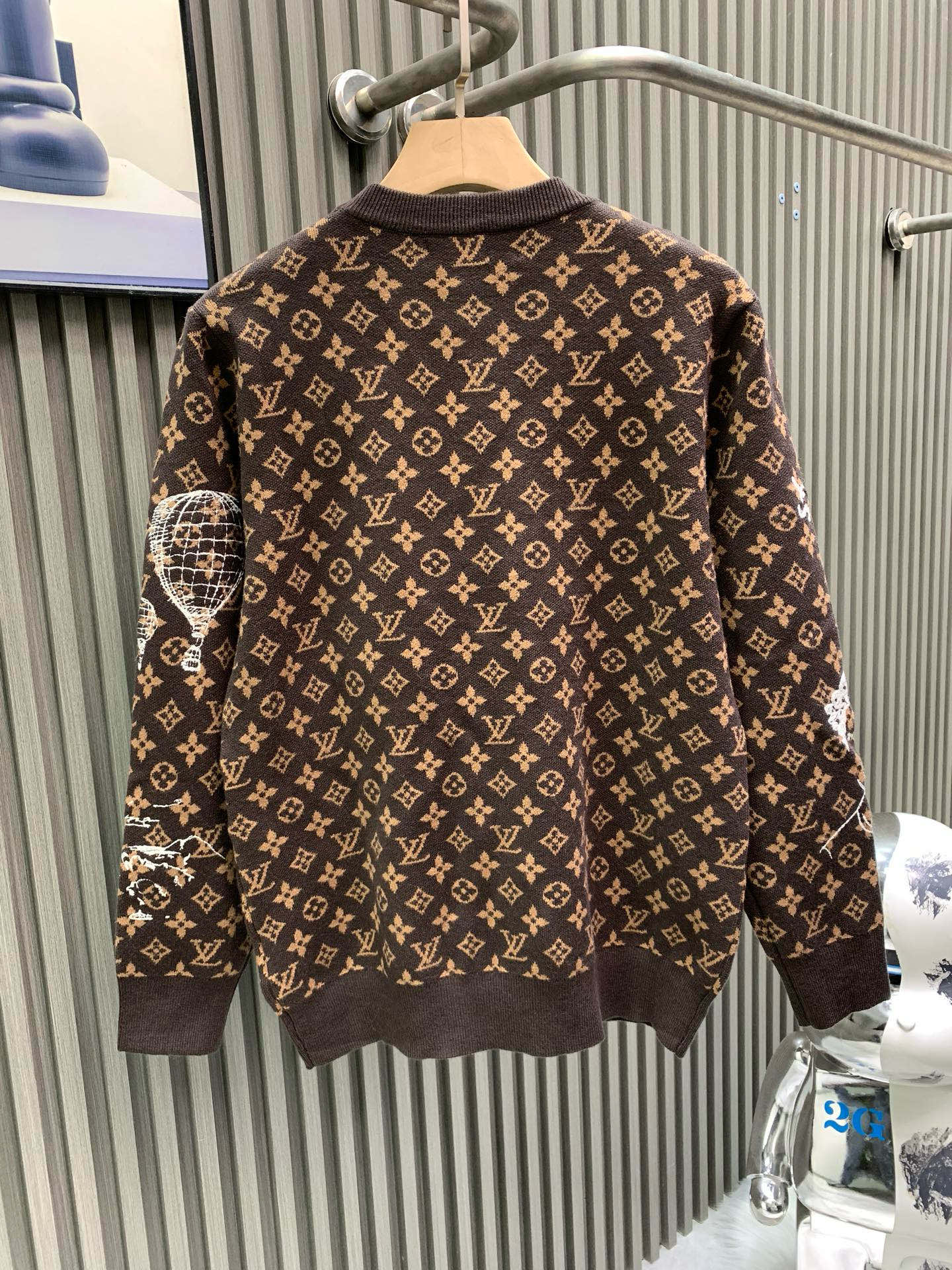 루이비통(LV) 모노그램 울 자수 라운드 니트 의류